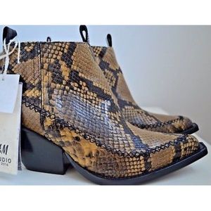 H&M Shoes - H & M A & W collection 2016 snakeskin pointed boot H&M Shoes - H & M A & W collection 2016 snakeskin pointed boot